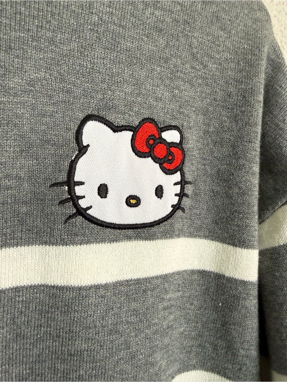 Hello Kitty Sweater - Picture 2 of 4